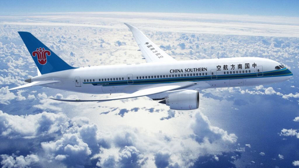 Du khách bay hãng China Southe Airlines trở về Hà Nội