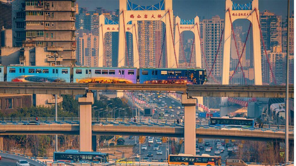 Check-in Lý Tử Bá – nơi tàu điện chạy xuyên chung cư độc đáo của Trùng Khánh.