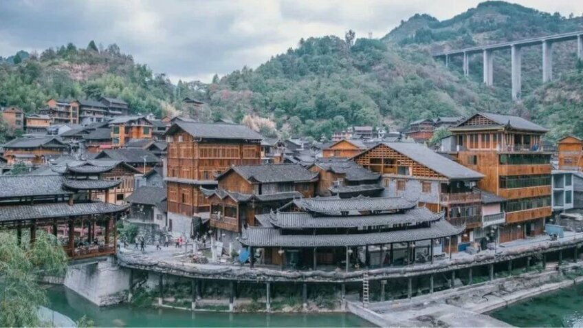 Tour Ân Thi – Phượng Hoàng Cổ Trấn – Trương Gia Giới 6 Ngày 5 Đêm Từ Hà Nội