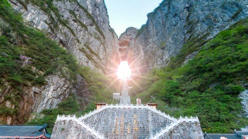 Tour Ân Thi – Phượng Hoàng Cổ Trấn – Trương Gia Giới 6 Ngày 5 Đêm Từ Hà Nội
