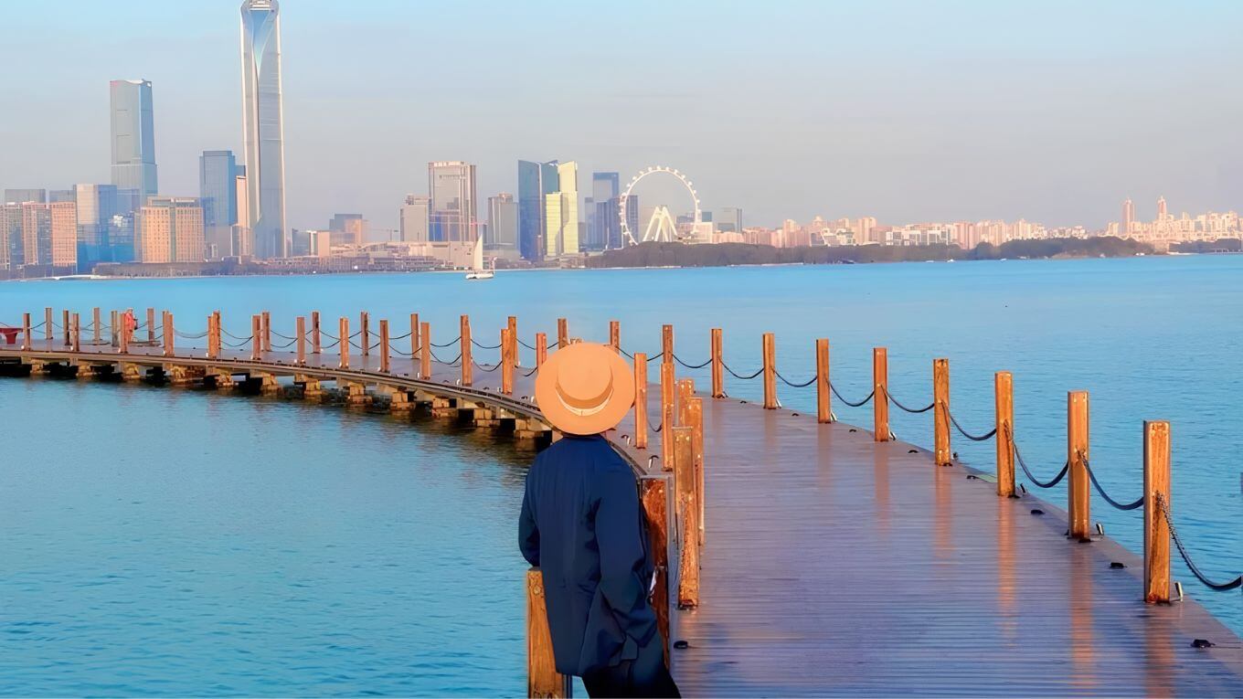 Hồ Kim Kê hiện đại và yên bình