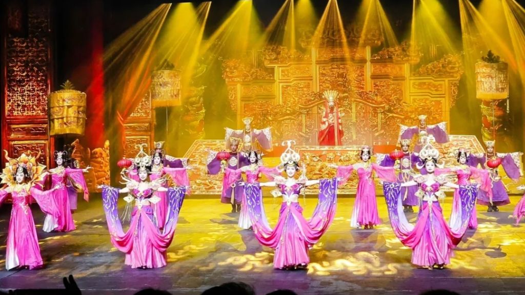 Đoàn tự do thưởng thức Tống Thành Thiên Cổ Tình
