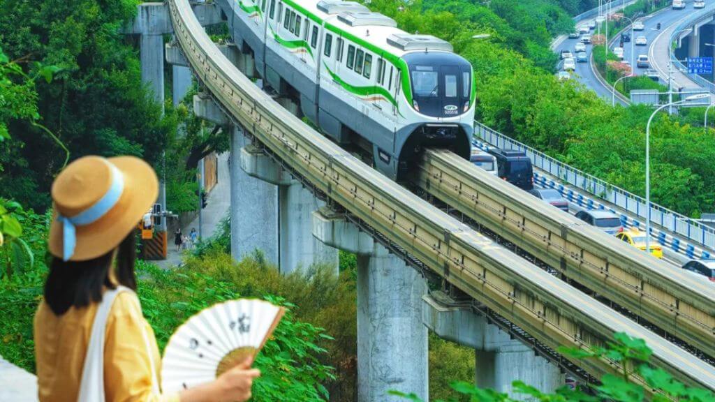 ý Tử Bá – ga tàu điện độc đáo nơi đoàn tàu chạy xuyên qua tòa chung cư 19 tầng