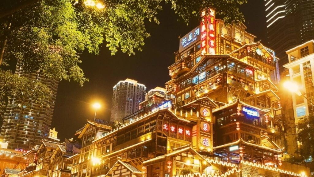 Hồng Nhai Động lung linh rực rỡ