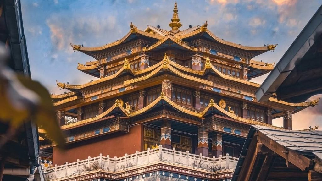 Tòa thành cổ Ánh Trăng Dukezong nguy nga (@hichinatravel)