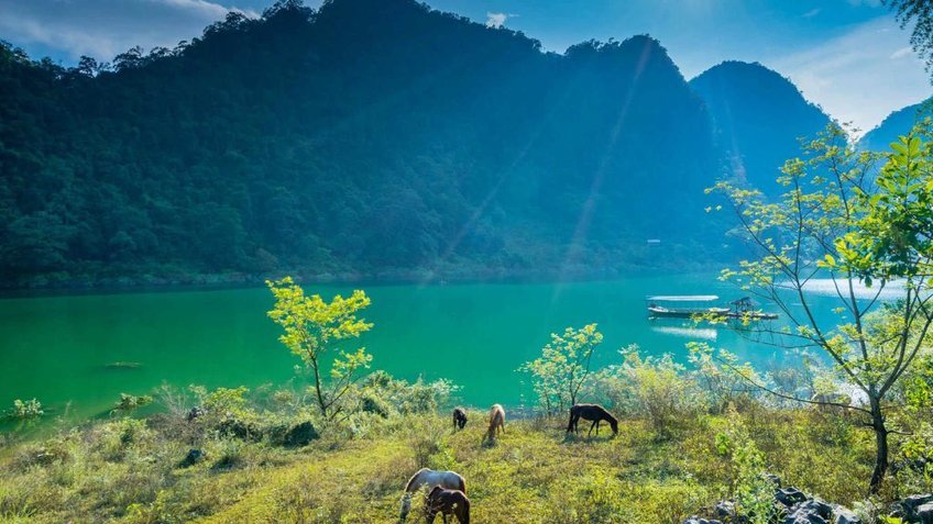 Tour Cao Bằng 3 Ngày 2 Đêm | Pác Bó - Bản Giốc - Núi Mắt Thần - Hồ Ba Bể