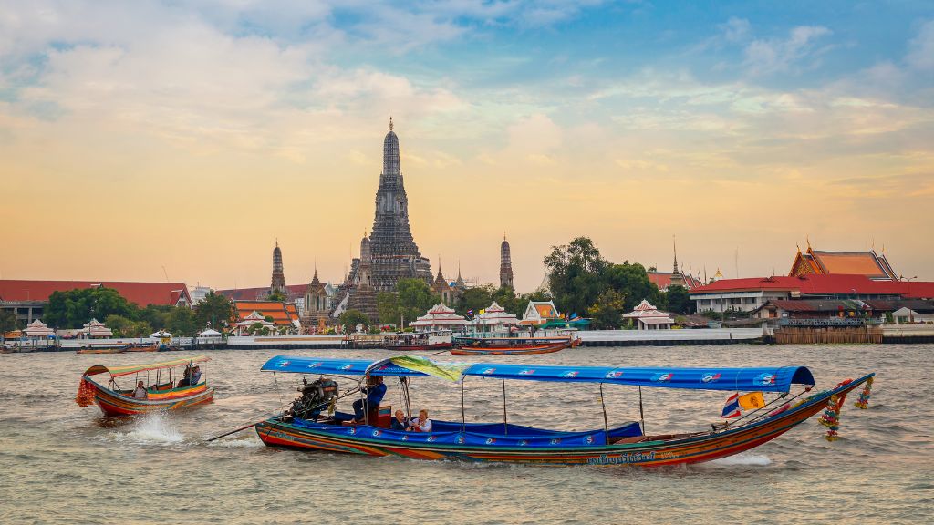 Du thuyền vãn cảnh trên sông Chaophraya