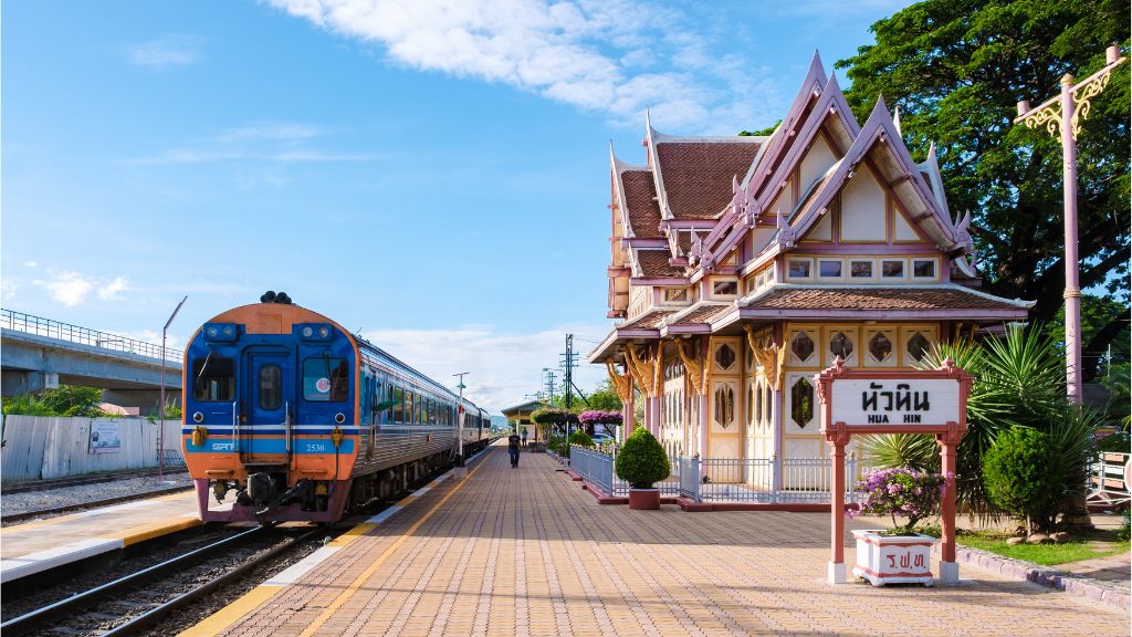 Ga xe lửa cổ với kiến trúc tuyệt đẹp