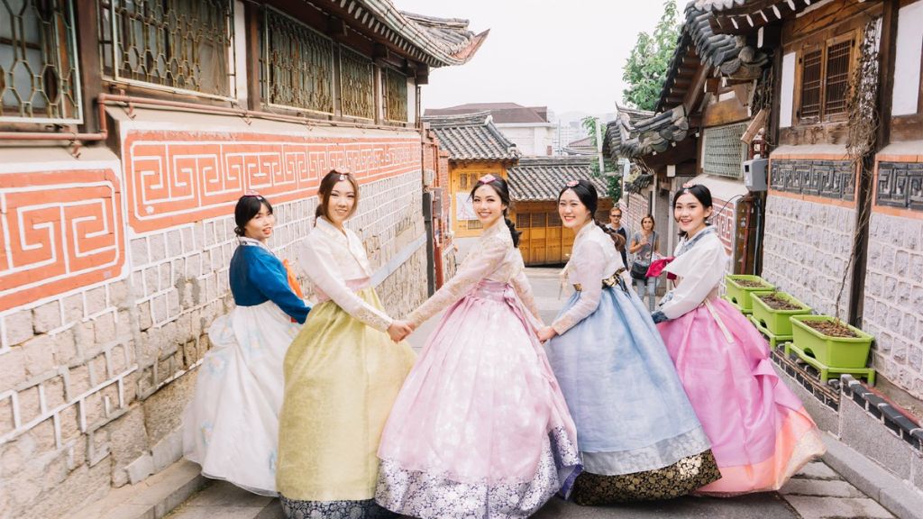 Check in trong những bộ Hanbok xinh xẻo