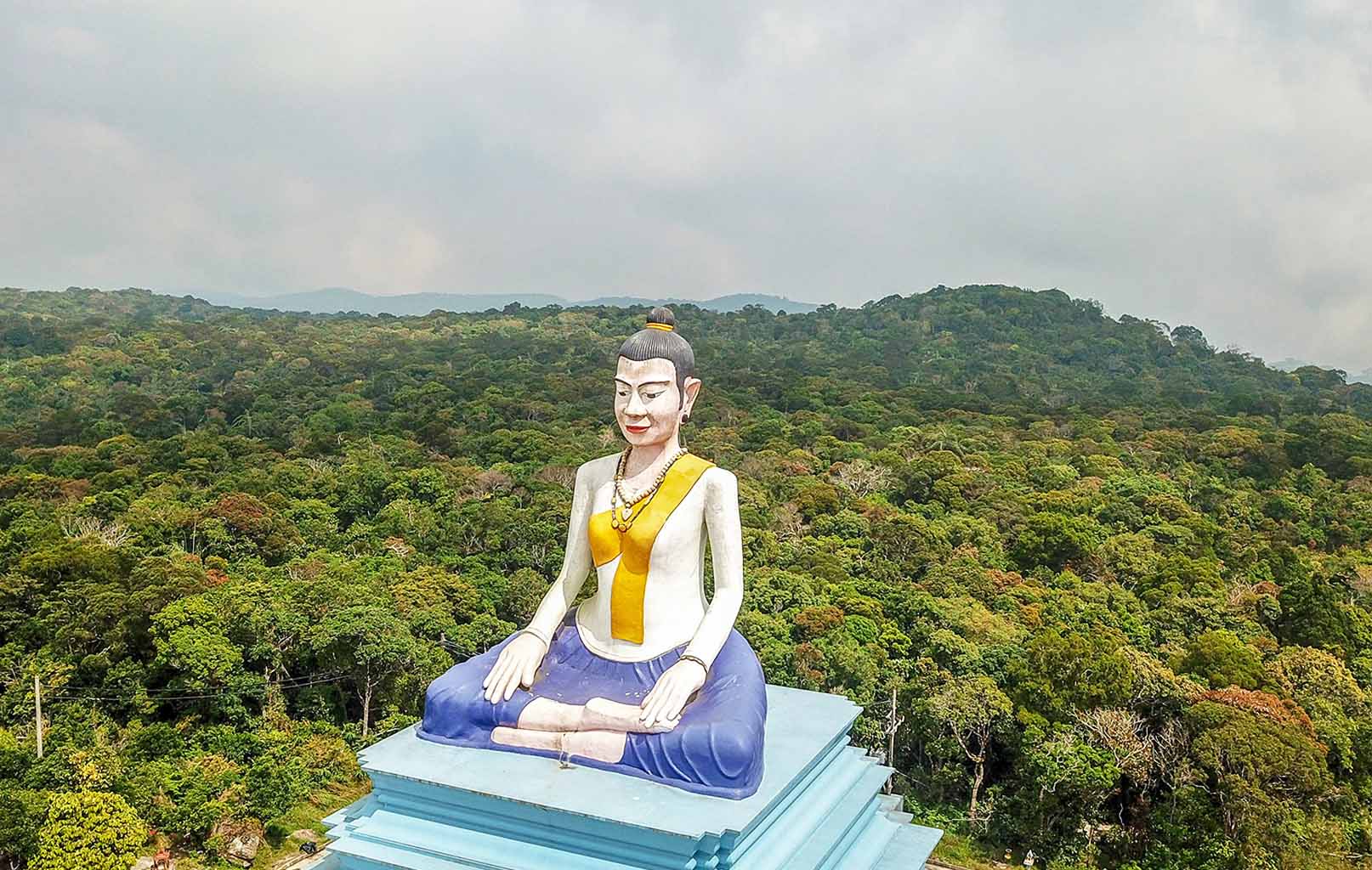 Tượng đài Thánh Mẫu Ya Mao