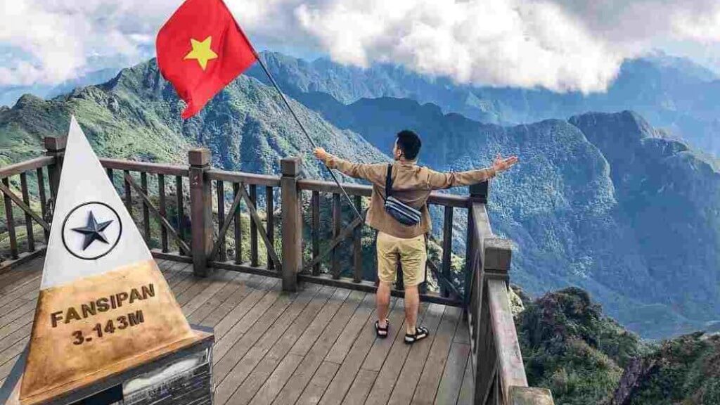 Chinh phục đỉnh Fansipan trong tour du lịch Sapa