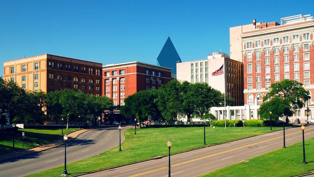 Dealey Plaza – địa điểm lịch sử nổi tiếng gắn liền với sự kiện Tổng thống John F Kennedy bị ám sát năm 1963