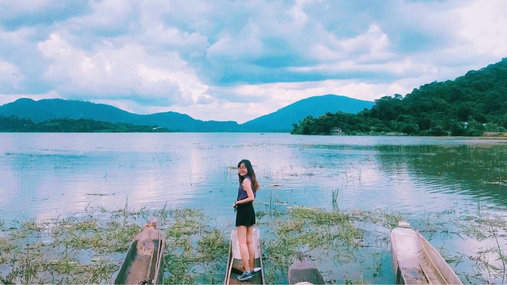 Hồ Lăk với vẻ đẹp yên bình thơ mộng