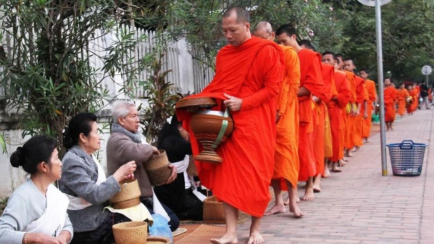 Tour Lào 6 Ngày 5 Đêm | Khám Phá Luang Prabang - Viêng Chăn - Cánh Đồng Chum