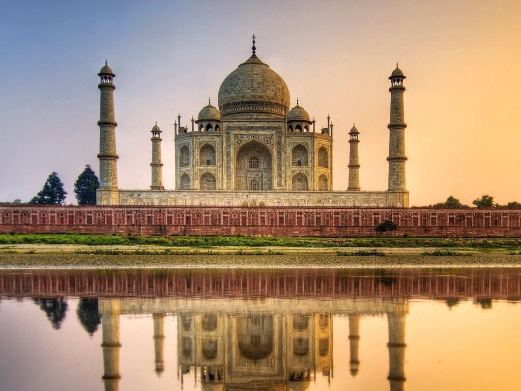 Tham quan đền Taj Mahai trong tour Ấn Độ