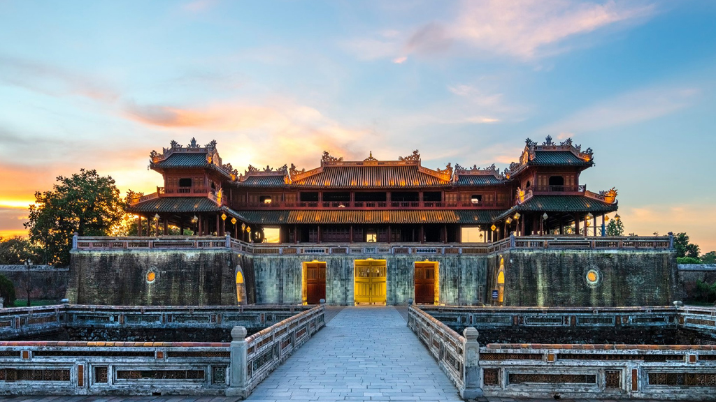 Kinh thành Huế trong chiều hoang hôn