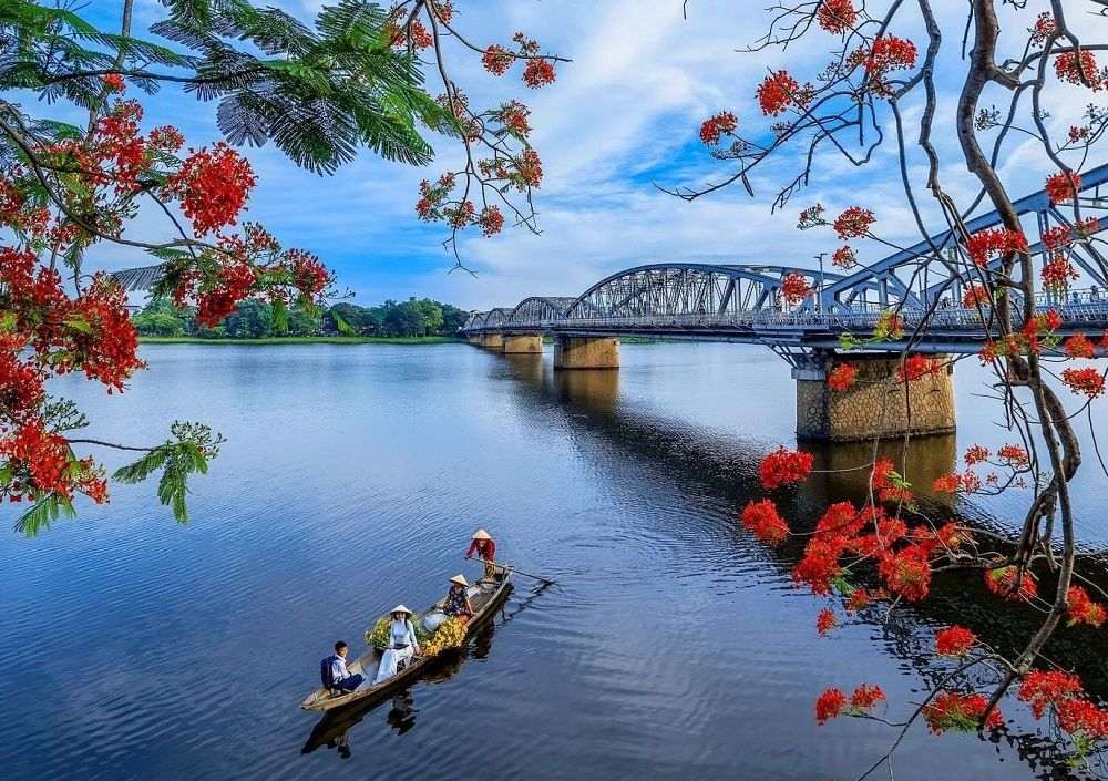 Tour Huế 4 Ngày 3 Đêm | Đại Nội Huế - Rú Chá - Đầm Chuồn - Lăng Tự Đức
