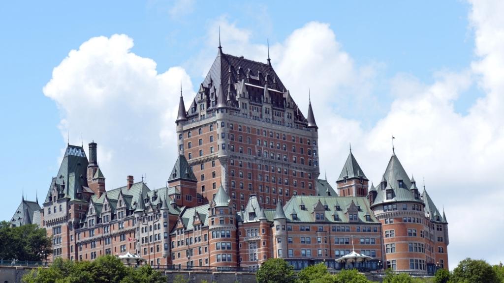 Du lịch Canada khám phá Lâu đài Chateau Frontenac