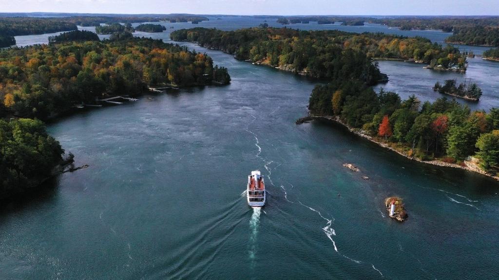 Du thuyền chiêm ngưỡng sắc đẹp của Thousand Islands