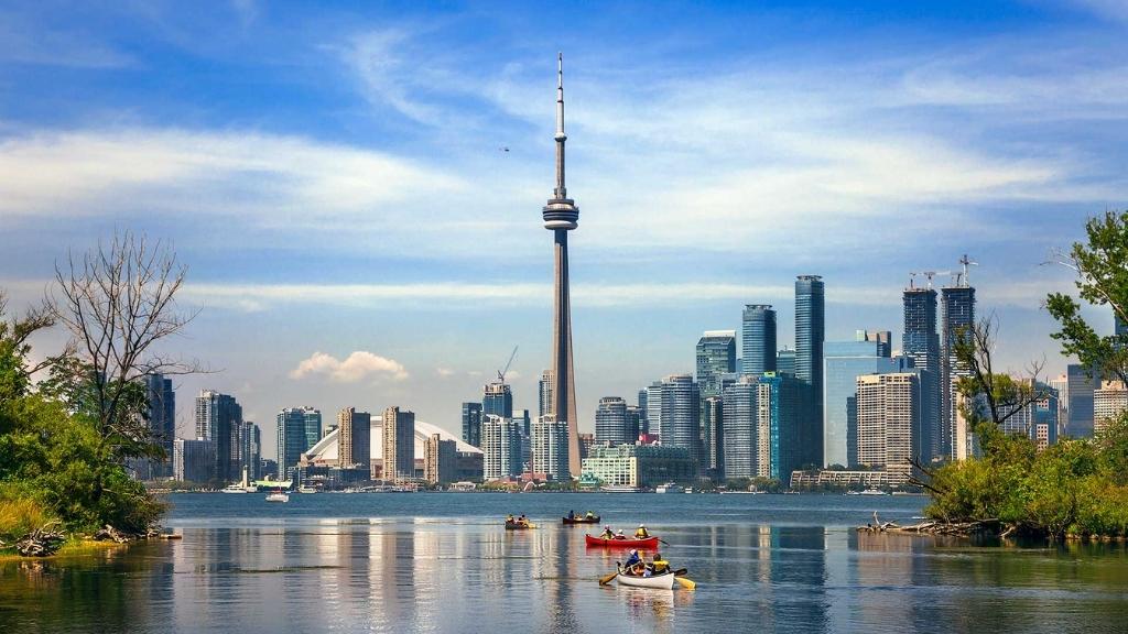 Hồ Ontario nhìn thẳng ra Tháp CN