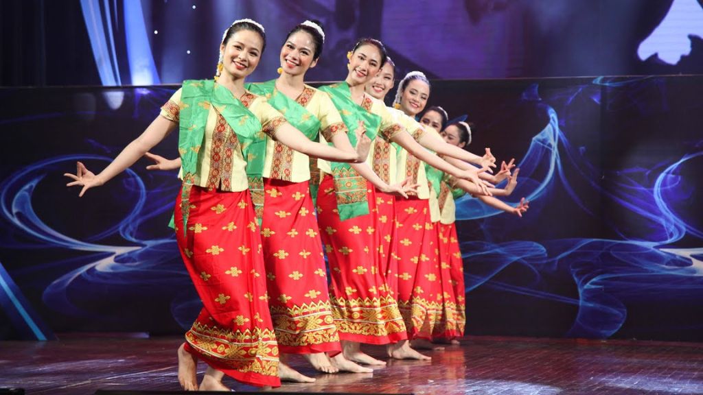Múa Lamvong truyền thống