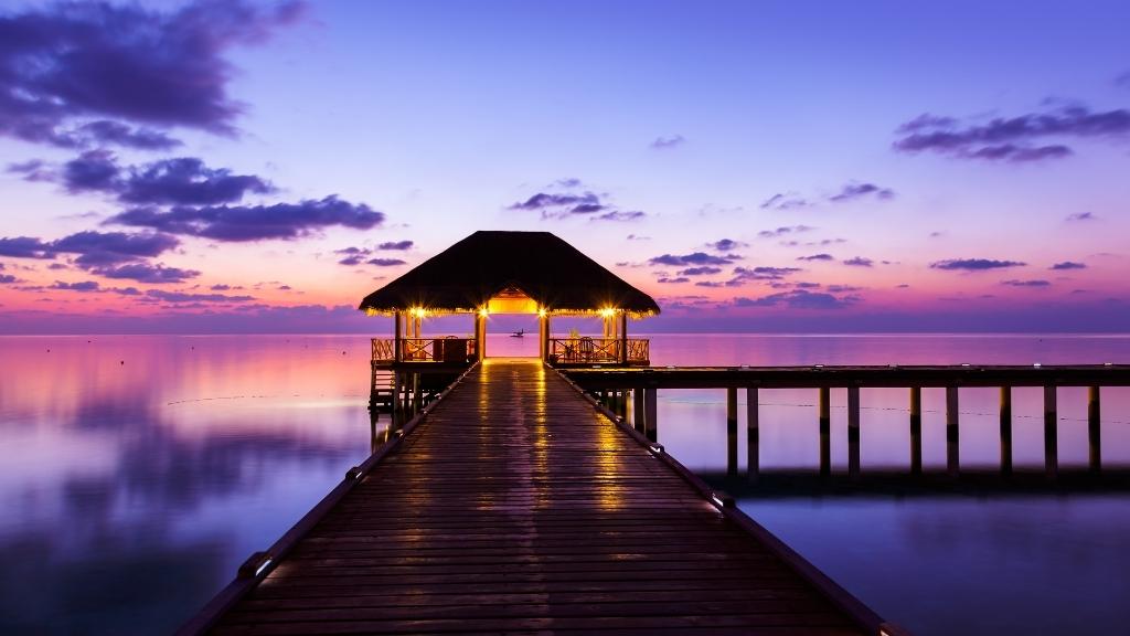 Quốc đảo Maldives trong ánh hoàng hôn lãng mạn