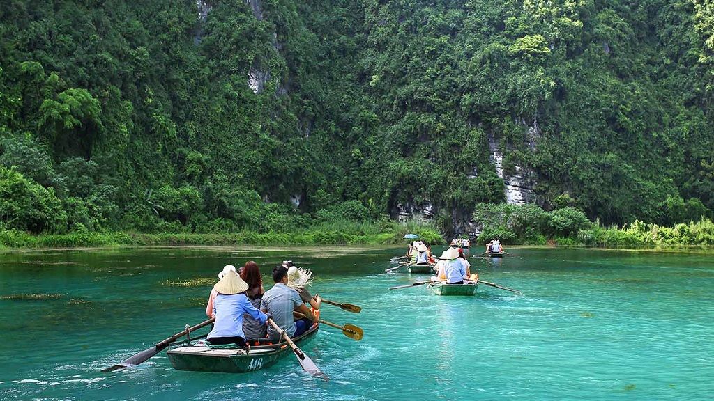 Tham quan Khu du lịch Tràng An trong hành trình du lịch miền Bắc