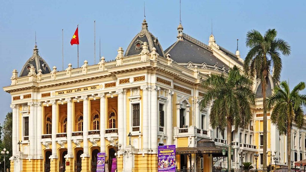 Ngắm nhìn kiến trúc nguy nga sang trong tại Nhà Hát Lớn