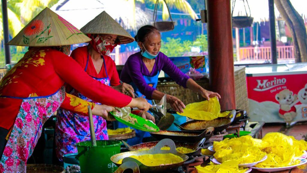 Thưởng thức ẩm thực hấp dẫn tại Khu ẩm thực Mỹ Khánh