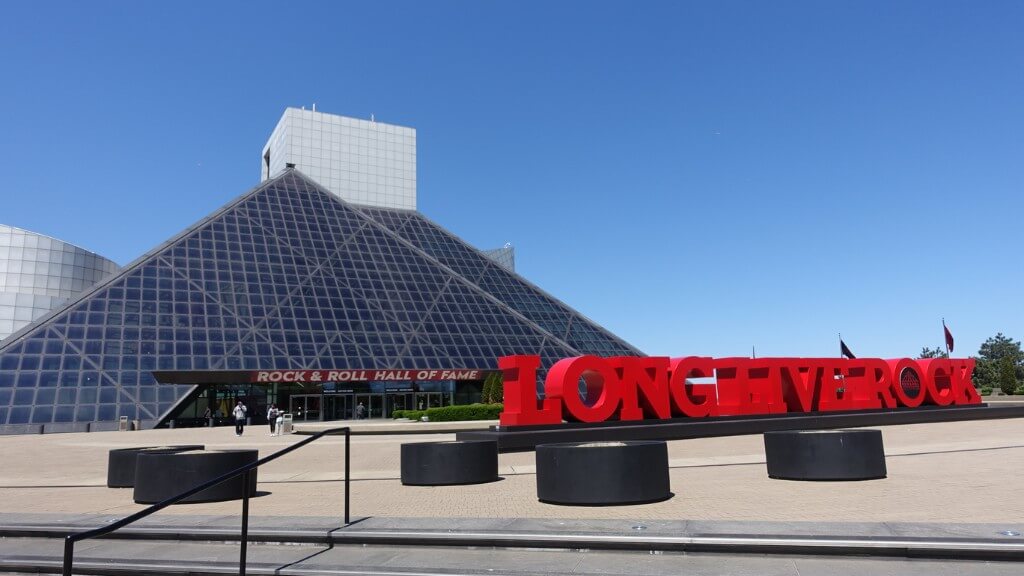Check in công trình biểu tượng Rock & Roll Hall of Fame