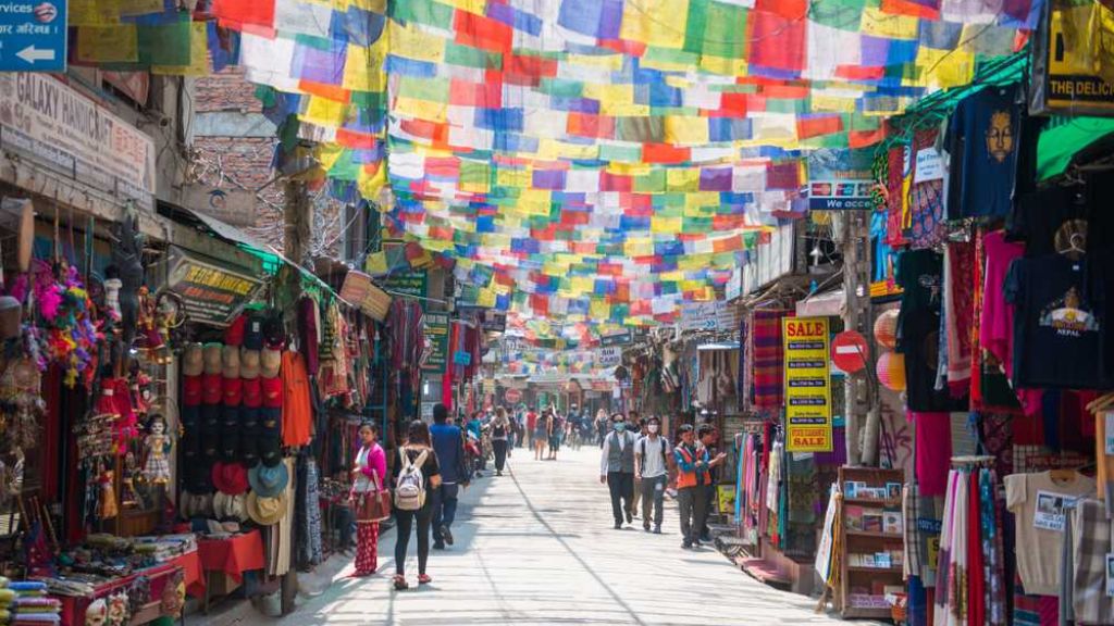 Mua sắm tại khu phố nhộn nhịp Thamel street
