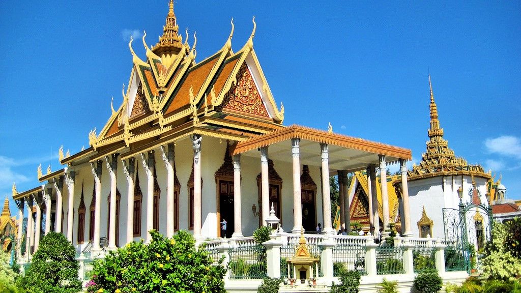 Chùa vàng, chùa bạc tráng lệ