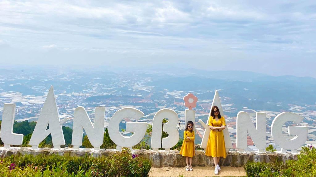 Tận hưởng không gian hùng vĩ tại núi Lang Biang