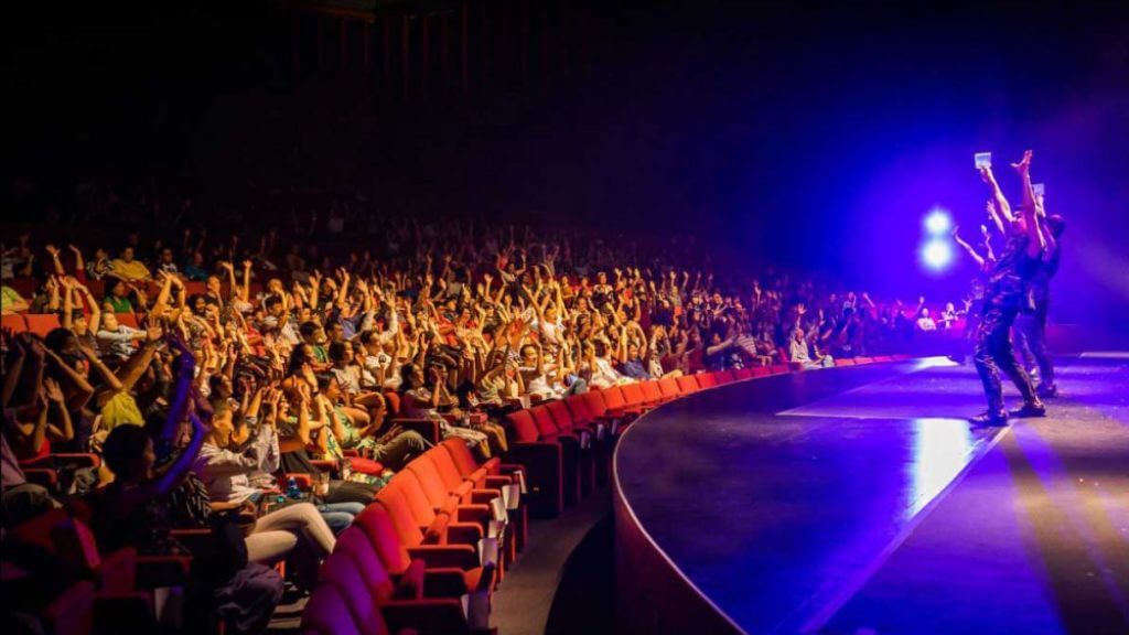 Đoàn thưởng thức Painters hero show