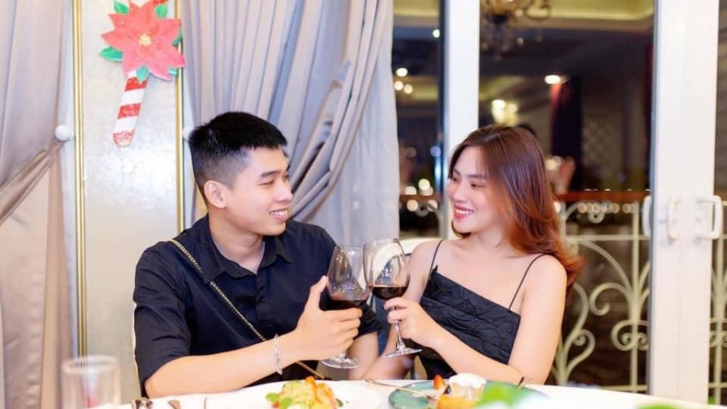 Dùng bữa tại du thuyền Saigon Princess