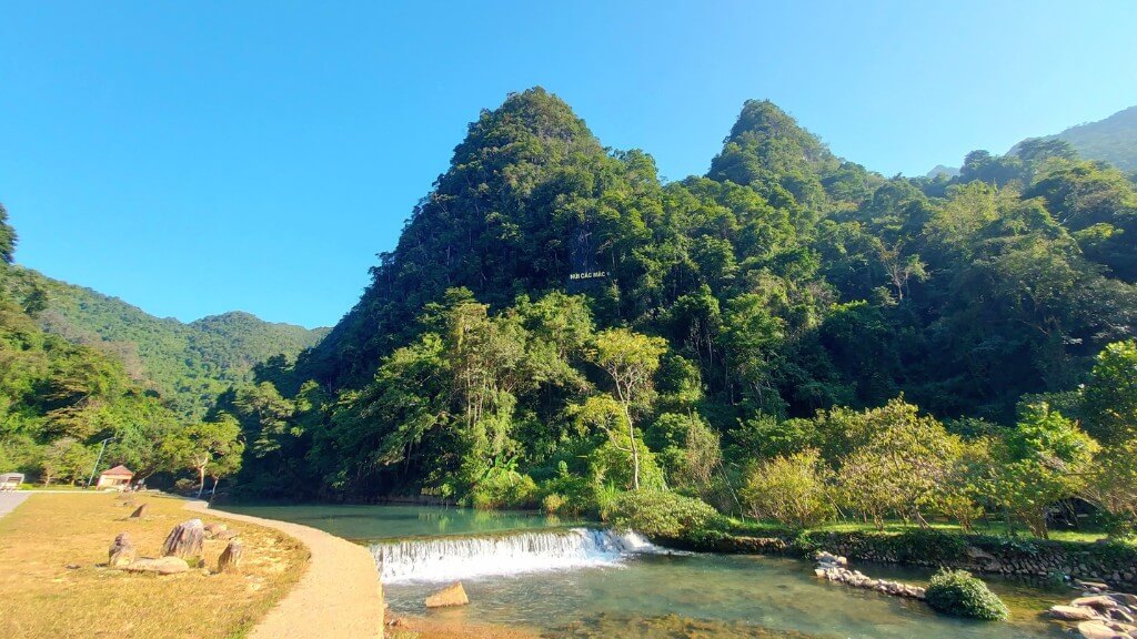 Khung cảnh thiên nhiên tuyệt đẹp tại Suối Lê Nin – Núi Các Mác