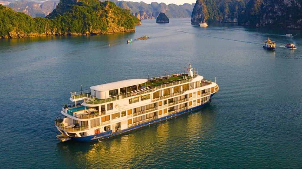 Nghỉ dưỡng trên du thuyền Hạ Long 5 sao