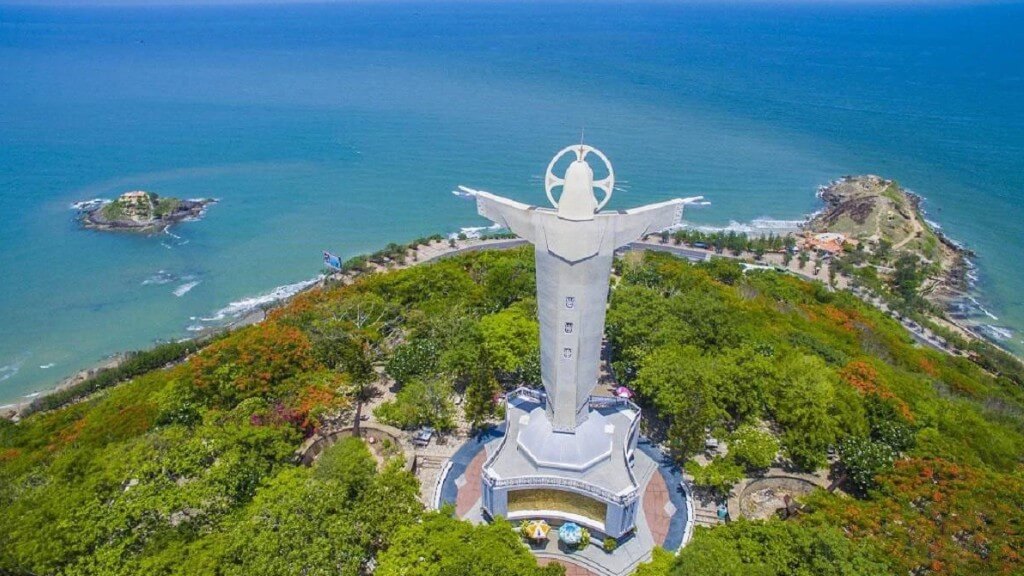 Chiêm ngưỡng cảnh biển từ Tượng Chúa Kitô Vua