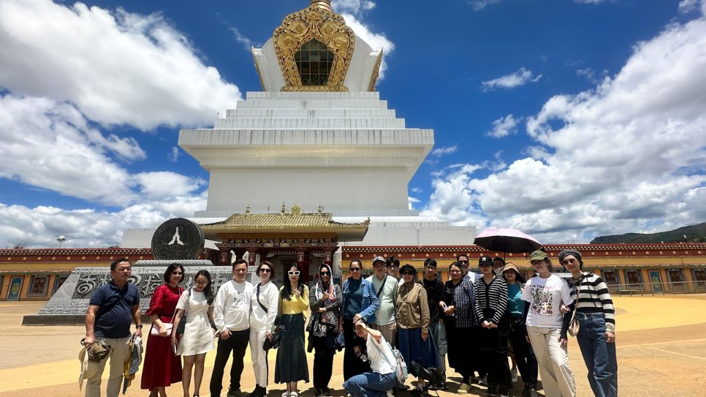 Đoàn khách của Vietpower Travel đặt tour khám phá Vân Nam