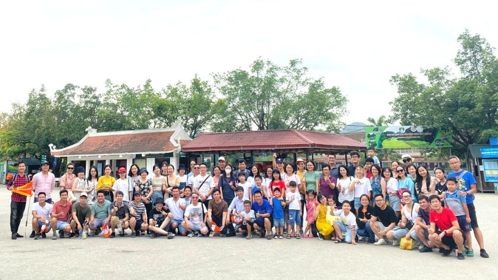 Đoàn khách đi tour Ninh Bình tại Vietpower