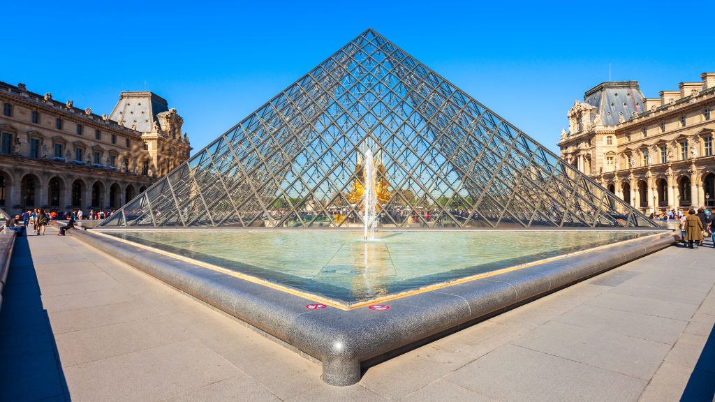 Bảo tàng Musée de Louvre cực hút khách