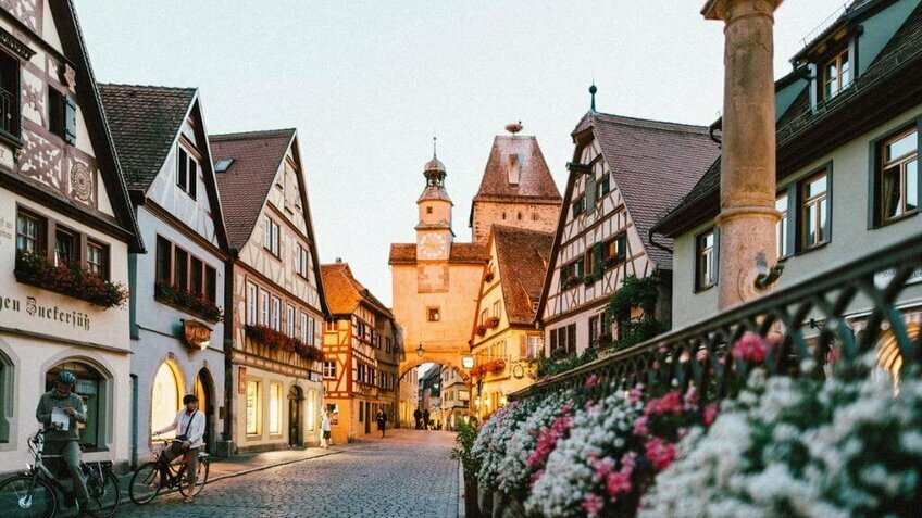 Tour Châu Âu 5 Nước 9 Ngày 8 Đêm | Pháp - Bỉ - Hà Lan - Luxembourg - Đức | Khởi Hành Hà Nội