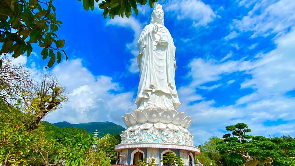 Tượng Phật Bà Quan Thế Âm lớn nhất Việt Nam tại Chùa Linh Ứng Bãi Bụt - Bán đảo Sơn Trà