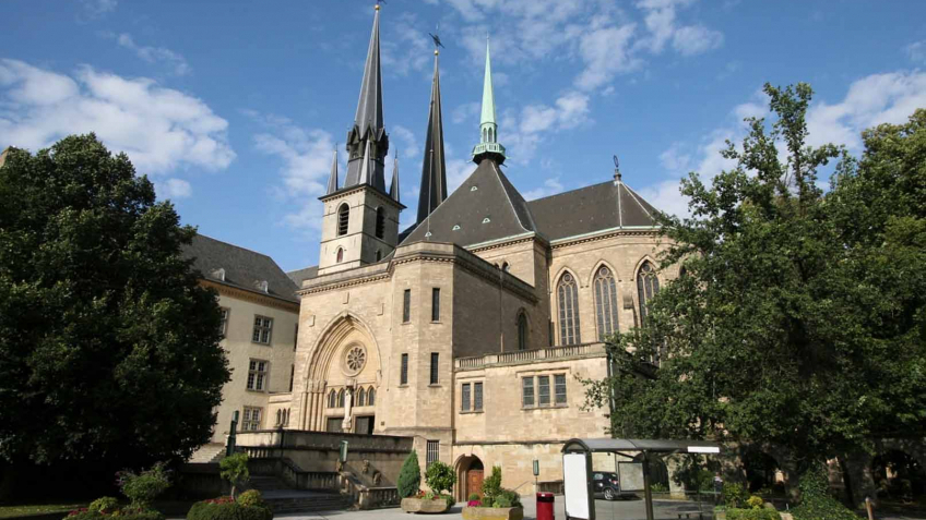 Tour Tây Âu 8 Ngày 7 Đêm Pháp – Luxembourg – Đức – Bỉ – Hà Lan | Khởi Hành TP.HCM