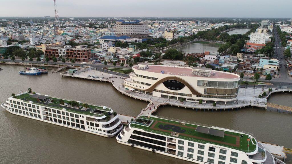 Đoàn check in Bến du thuyền Marina