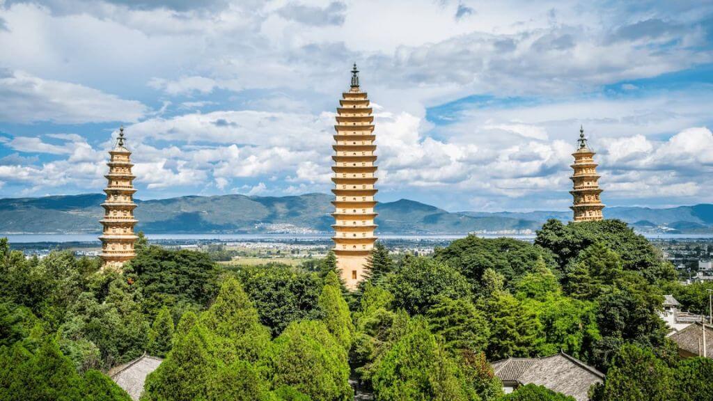 Tam Tháp một biểu tượng kiến trúc Phật giáo đặc sắc và là niềm tự hào của người dân Đại Lý