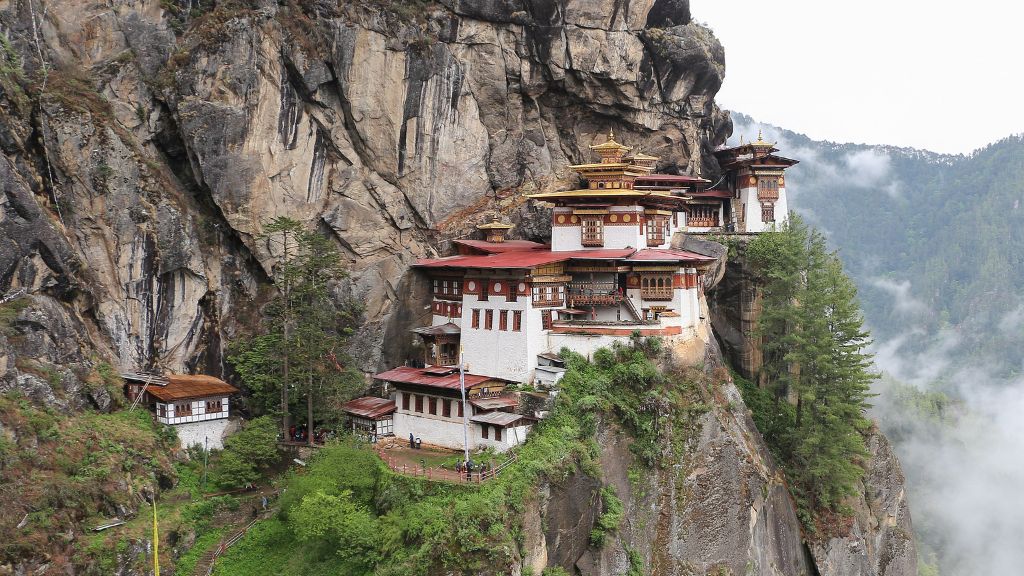 Tu viện Taktsang tráng lệ bên vách núi