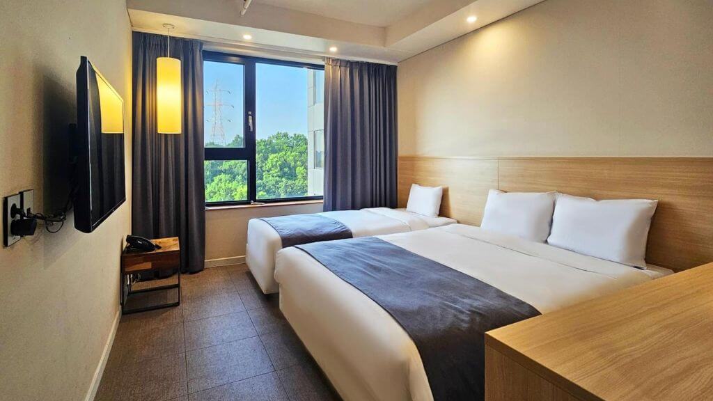 Lưu trú tại khách sạn dự kiến JK Blossom Hotel hiện đại
