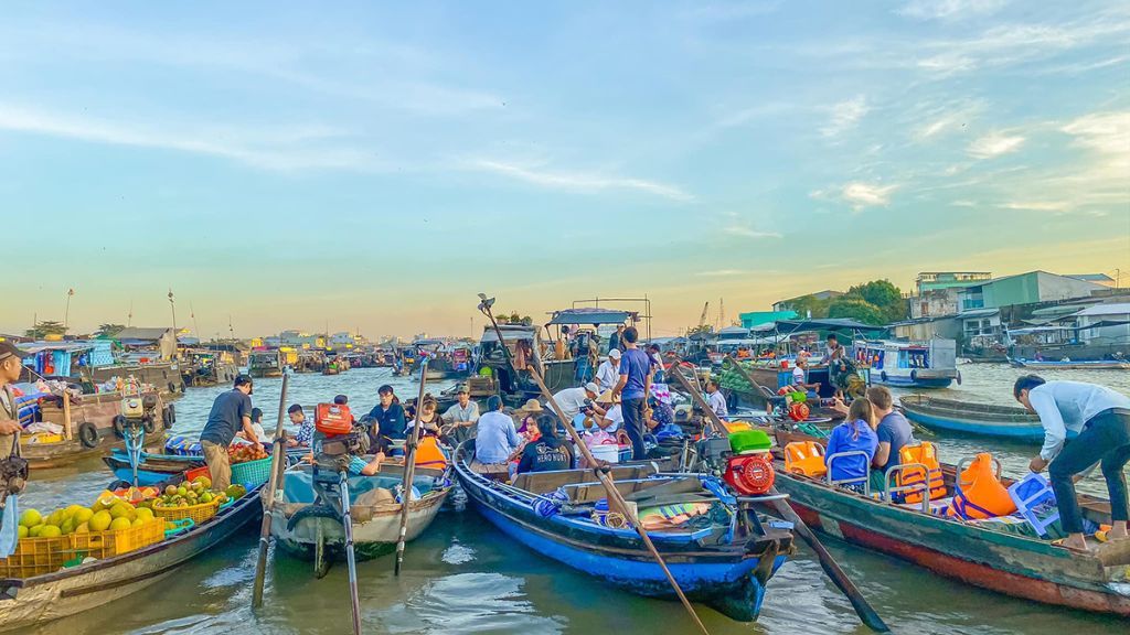 Chợ nổi Cái Răng trong tour miền Tây