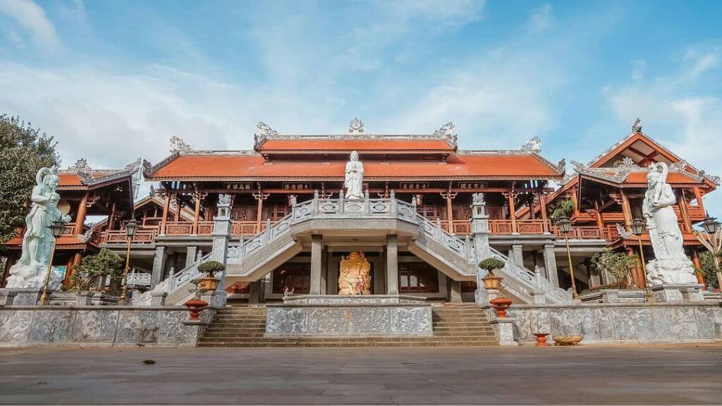 Chiêm ngưỡng kiến trúc độc đáo của chùa Sắc Tứ Khải Đoan